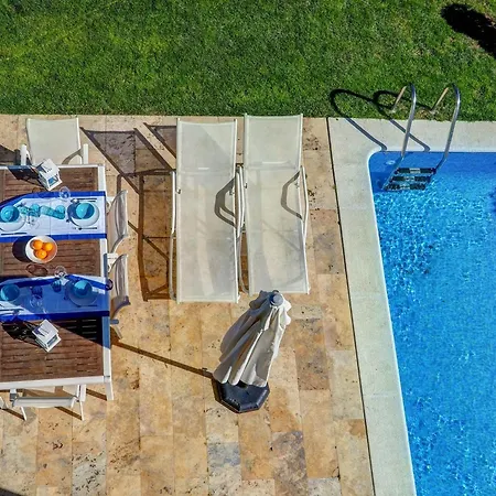 וילה Sunset House By Hello Homes סיטגס